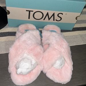 Tom’s pink Susie faux fur slippers